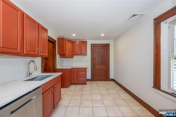 $3,200 | 176 Grove Avenue, Verona, NJ 07044