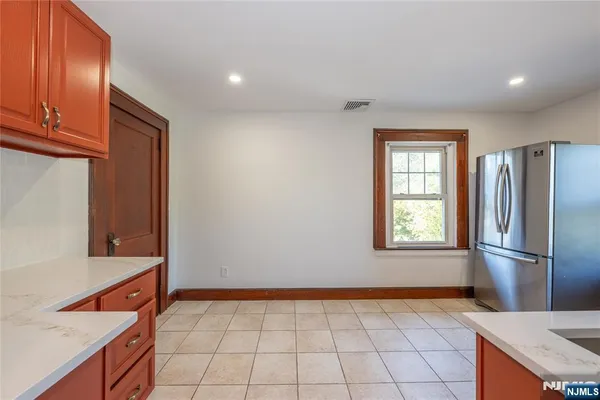 $3,200 | 176 Grove Avenue, Verona, NJ 07044