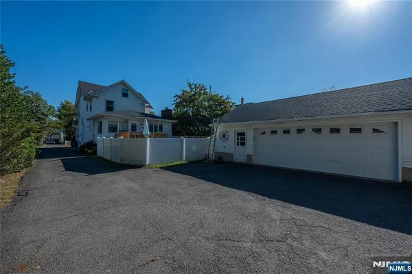 $3,200 | 176 Grove Avenue, Verona, NJ 07044