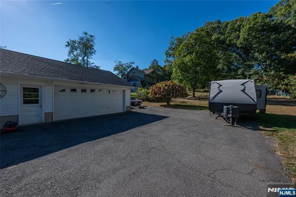 $3,200 | 176 Grove Avenue, Verona, NJ 07044