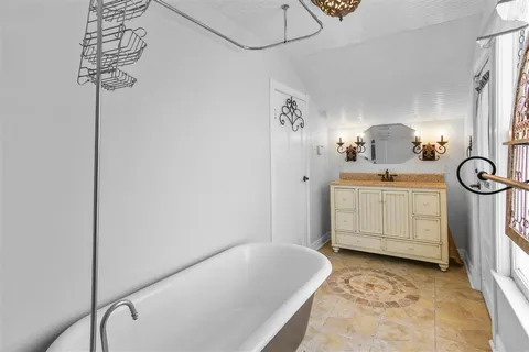 $389,000 | 130 Dr Michael Debakey Drive, Lake Charles, LA 70601