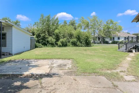 $389,000 | 130 Dr Michael Debakey Drive, Lake Charles, LA 70601