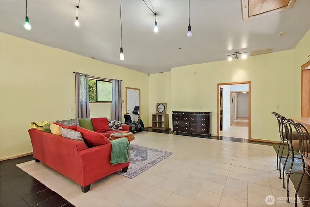 $3,500 | 10829 Olalla Valley Road Southeast, Olalla, WA 98359