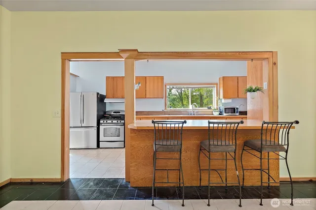 $3,500 | 10829 Olalla Valley Road Southeast, Olalla, WA 98359