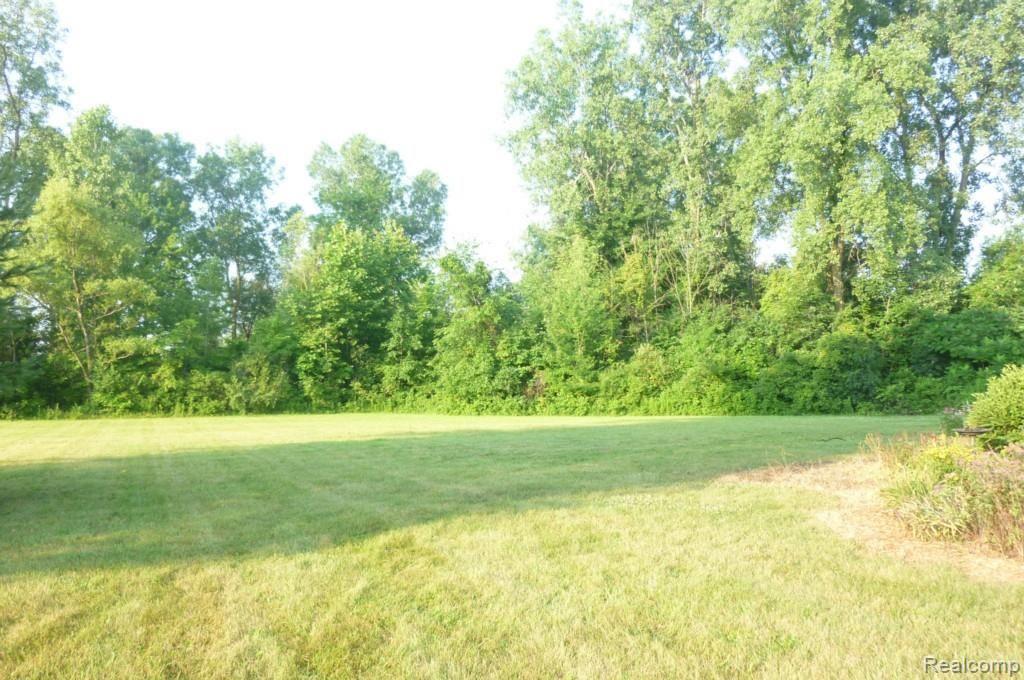 9926 Bemis Road Ypsilanti, MI 48197 - Photo 7 of 40 P1090302.jpg