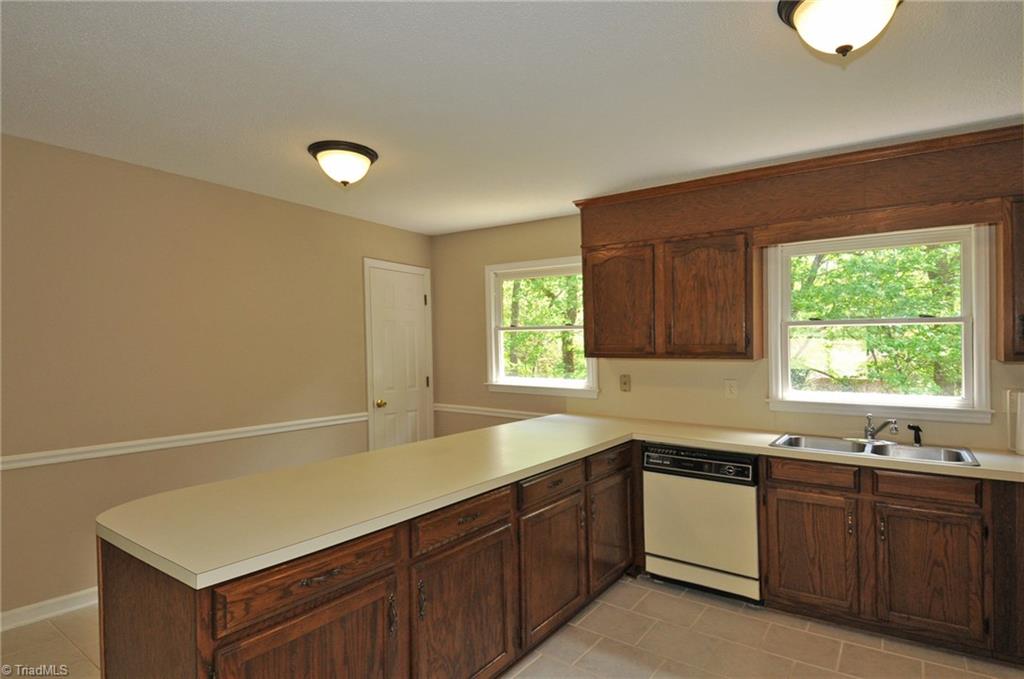 782 Stephany Circle Rural Hall, NC 27045 - Photo 5 of 16 Gallery Image 5