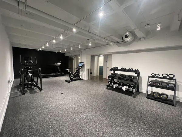 $1,595 | 1650 West Roscoe Street, Unit 206, Chicago, IL 60657