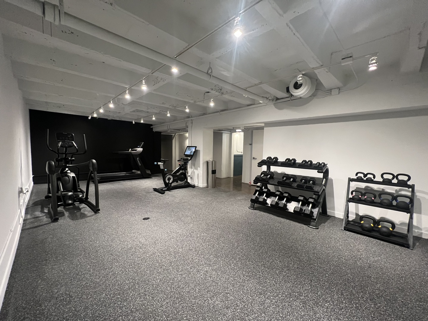 1650 West Roscoe Street, Unit 206 Chicago, IL 60657 - Photo 17 of 19