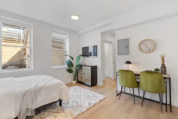 $1,595 | 1650 West Roscoe Street, Unit 206, Chicago, IL 60657