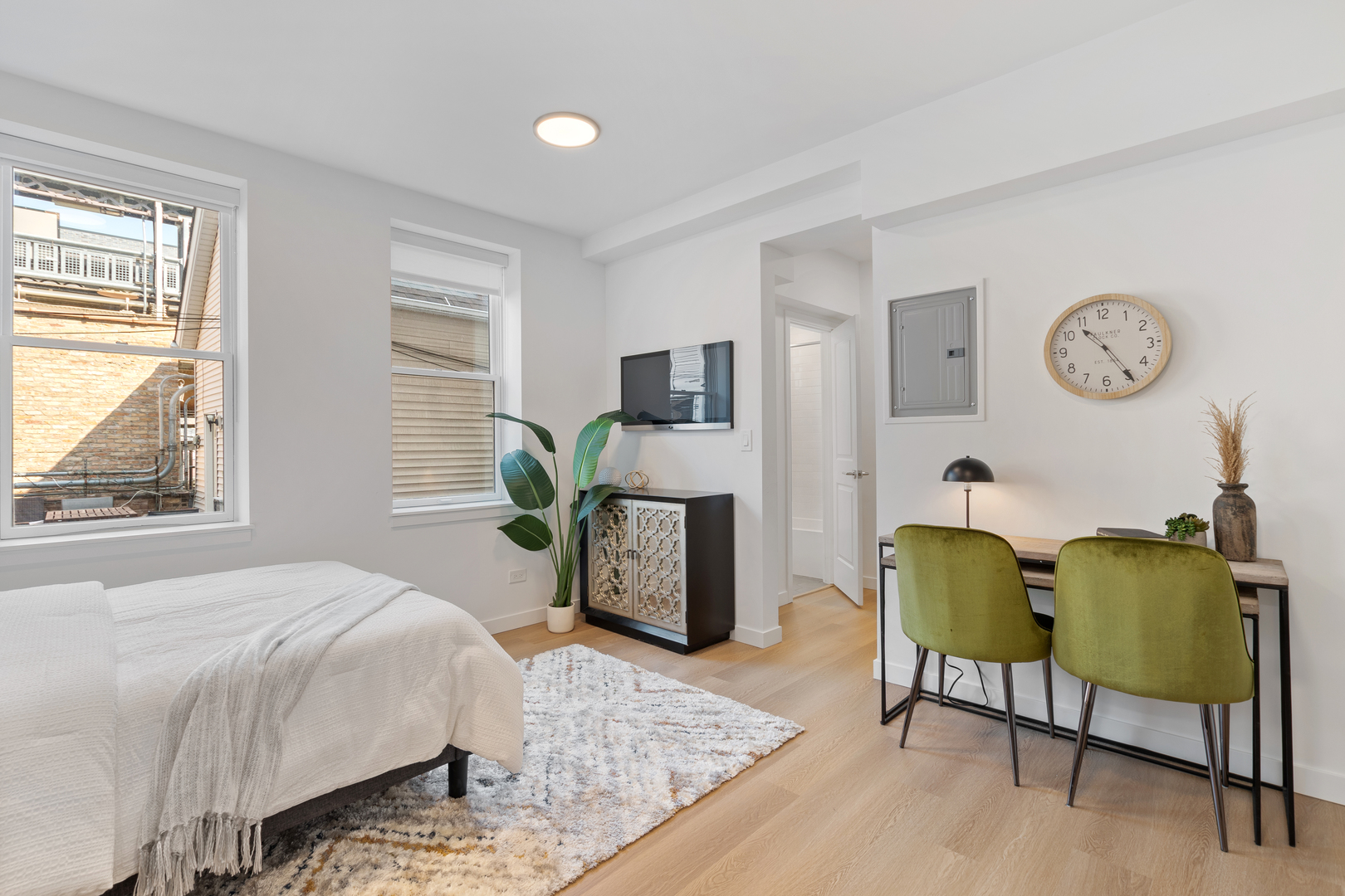 1650 West Roscoe Street, Unit 206 Chicago, IL 60657 - Photo 3 of 19