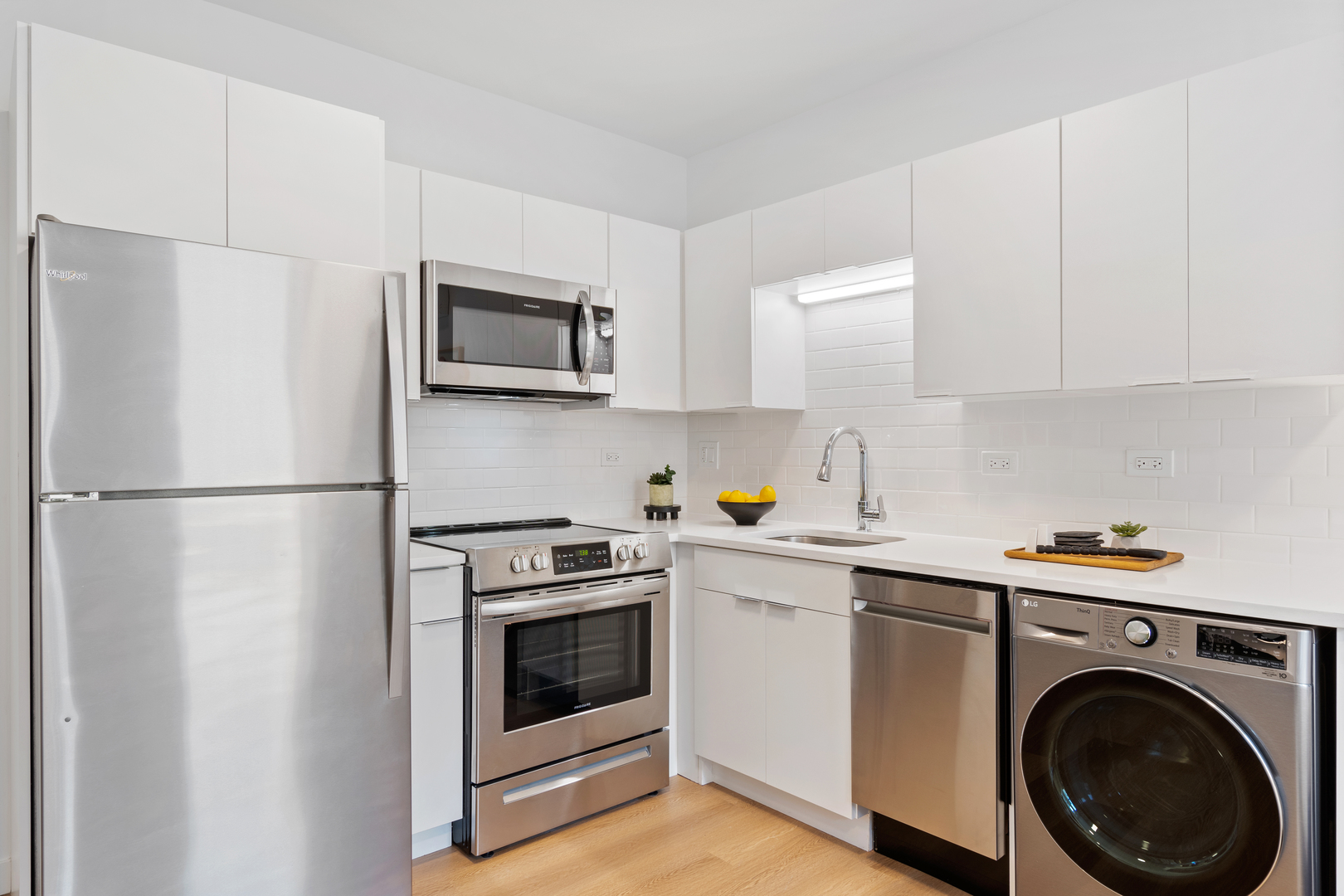 1650 West Roscoe Street, Unit 206 Chicago, IL 60657 - Photo 5 of 19