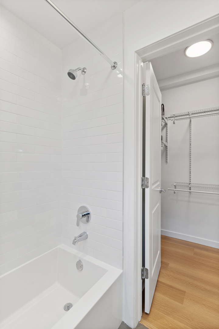 1650 West Roscoe Street, Unit 206 Chicago, IL 60657 - Photo 9 of 19