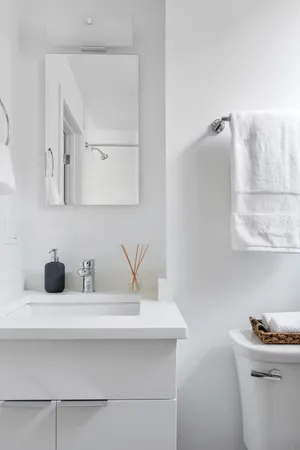 $1,595 | 1650 West Roscoe Street, Unit 206, Chicago, IL 60657