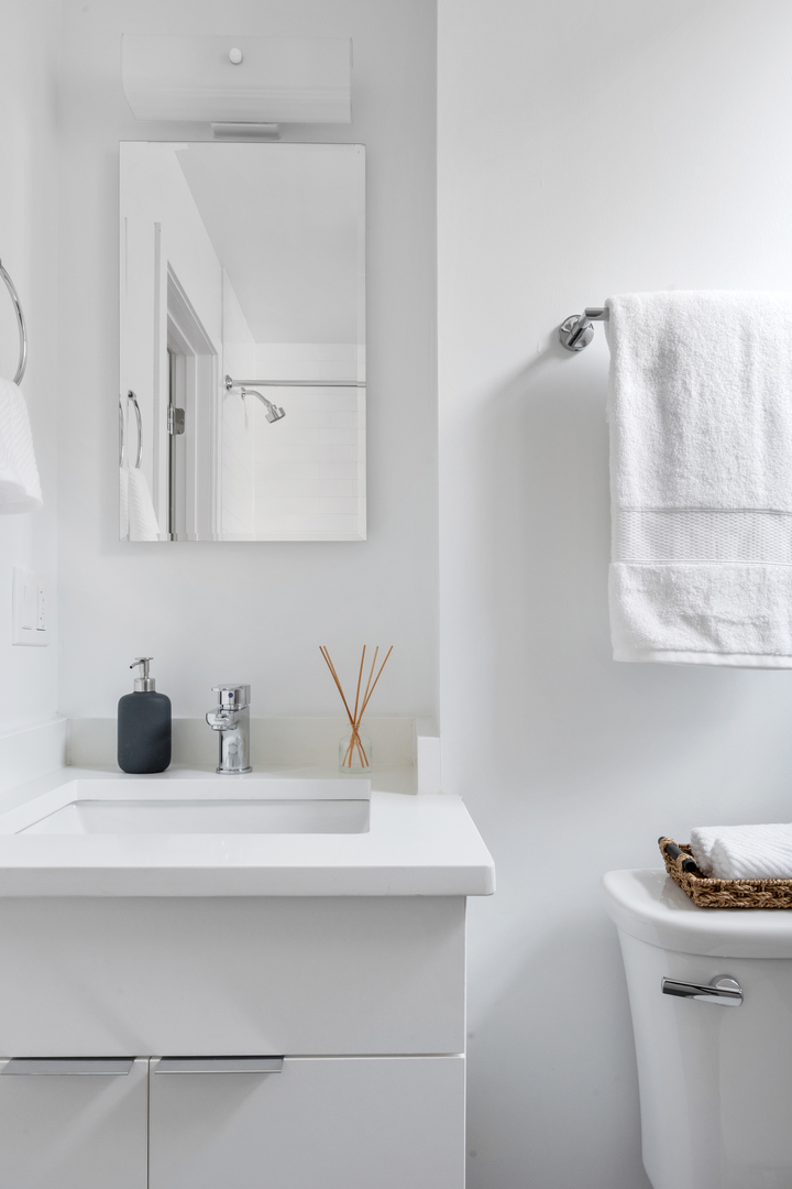 1650 West Roscoe Street, Unit 206 Chicago, IL 60657 - Photo 10 of 19