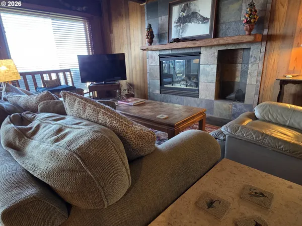 $394,000 | 29134 Ellensburg Avenue, Unit 16, Gold Beach, OR 97444