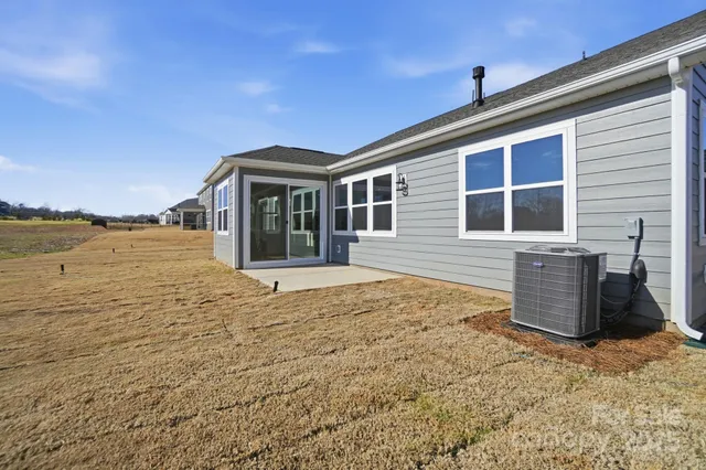a view of a house with backyard