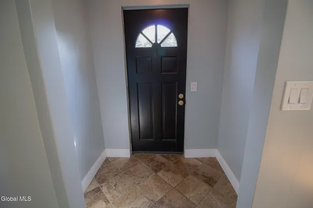 $2,350 | 30 Wilkins Avenue, Colonie, NY 12205