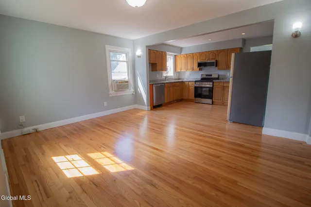 $2,350 | 30 Wilkins Avenue, Colonie, NY 12205