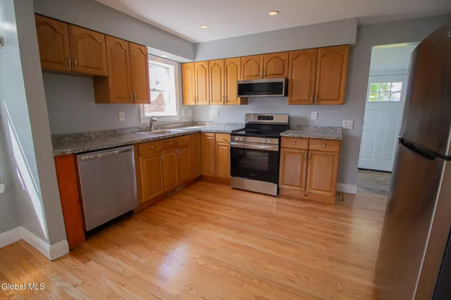 $2,350 | 30 Wilkins Avenue, Colonie, NY 12205