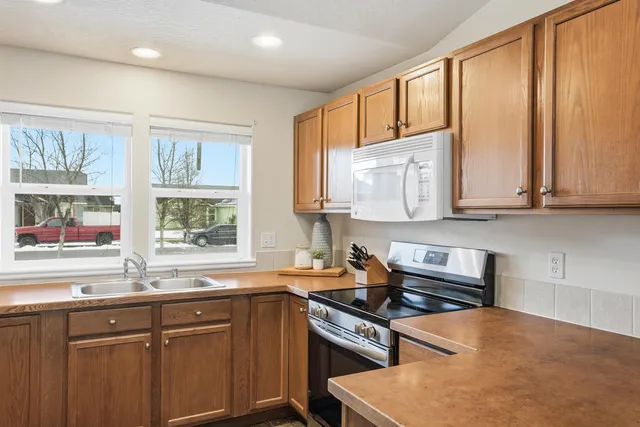 $350,000 | 12411 West 2nd Avenue, Airway Heights, WA 99001