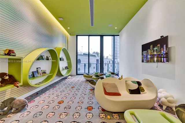 a view of a back yard of the house and green space