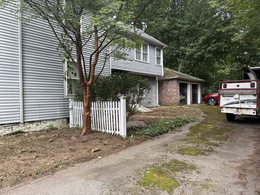 25 Maple Street Lexington, MA 02420 - Photo 4 of 5 Gallery Image 4