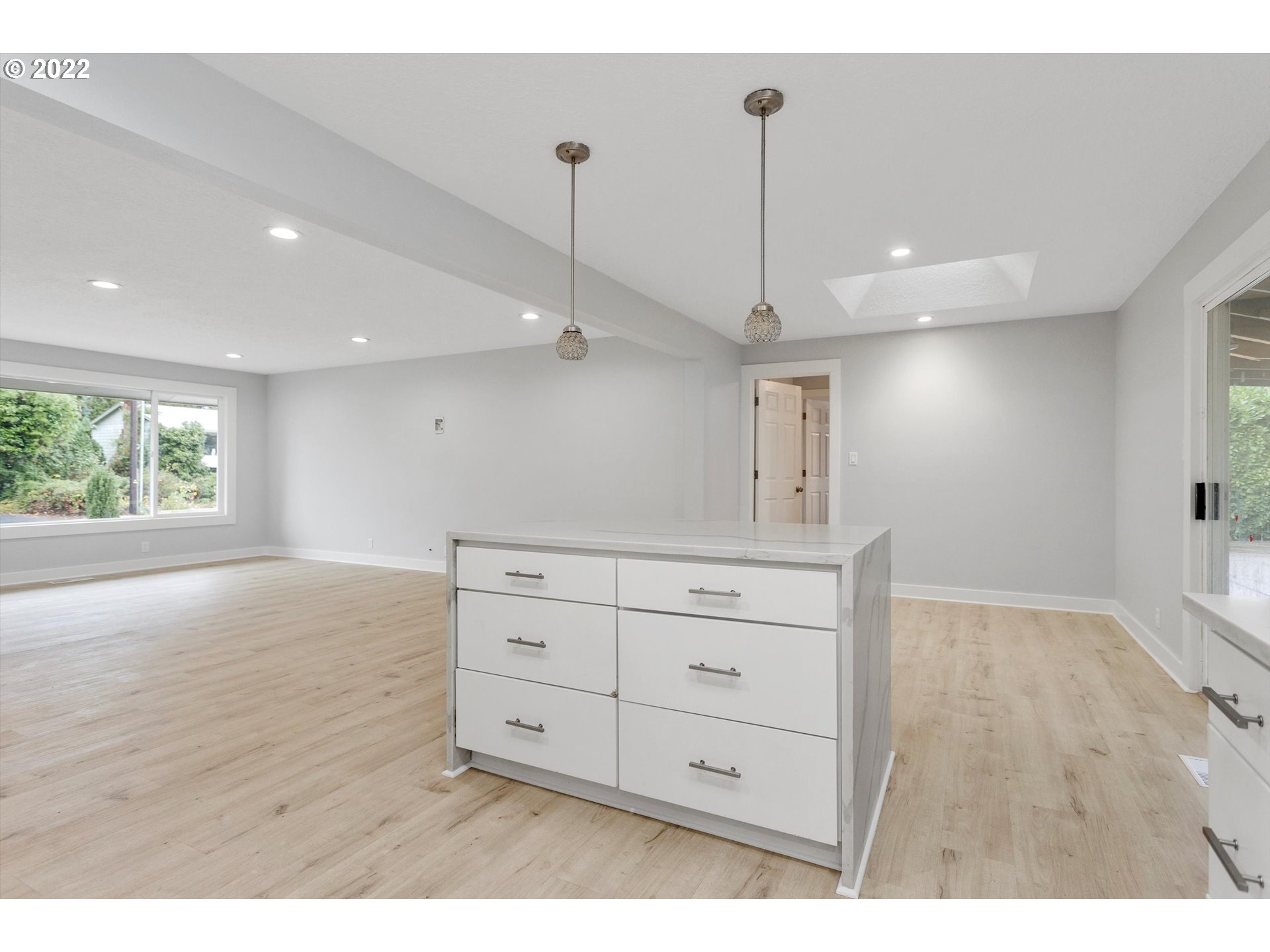 20190 Southwest Kinnaman Road Aloha, OR 97078 - Photo 11 of 32 Gallery Image 11