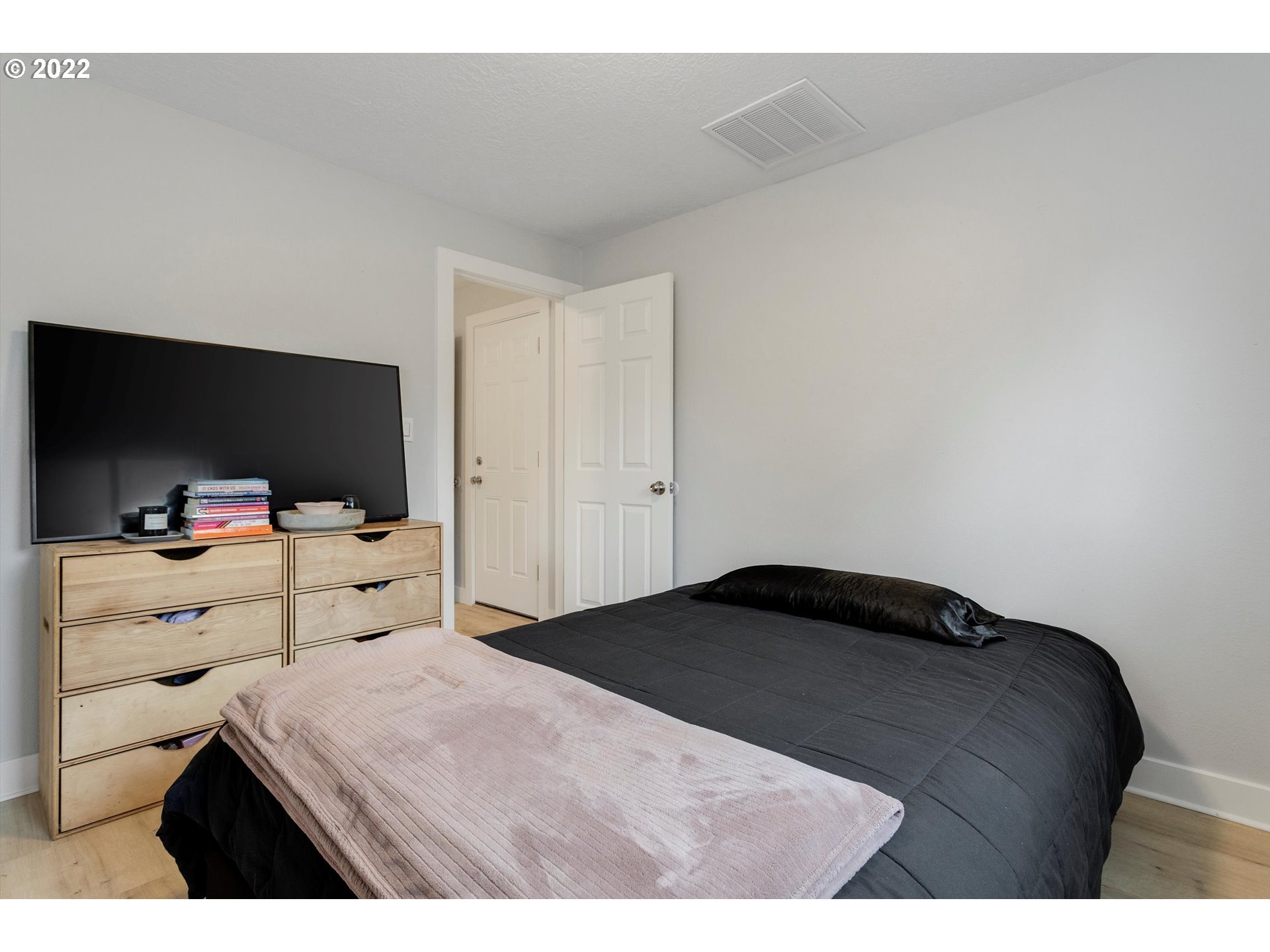 20190 Southwest Kinnaman Road Aloha, OR 97078 - Photo 15 of 32 Gallery Image 15