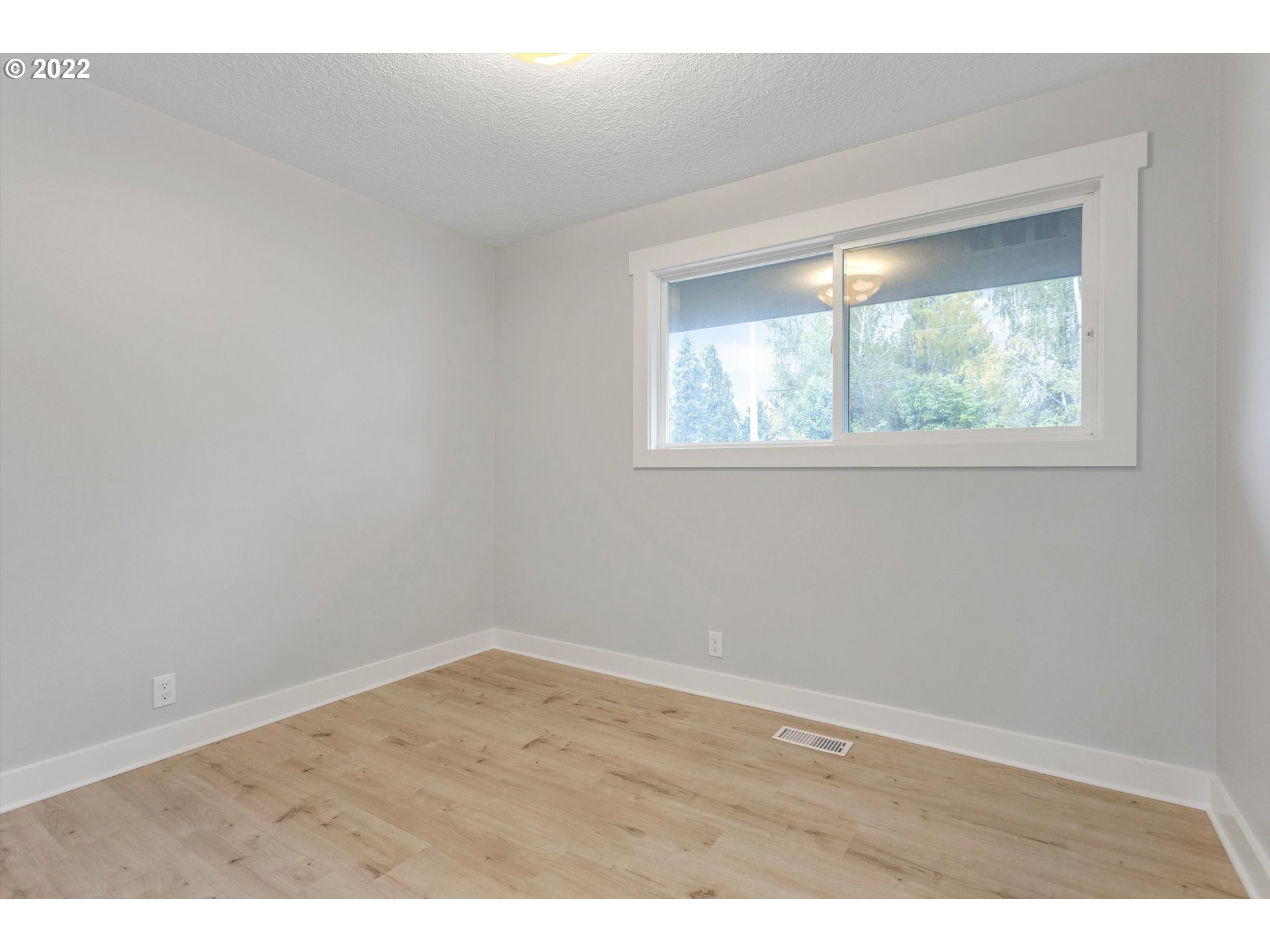 20190 Southwest Kinnaman Road Aloha, OR 97078 - Photo 19 of 32 Gallery Image 19