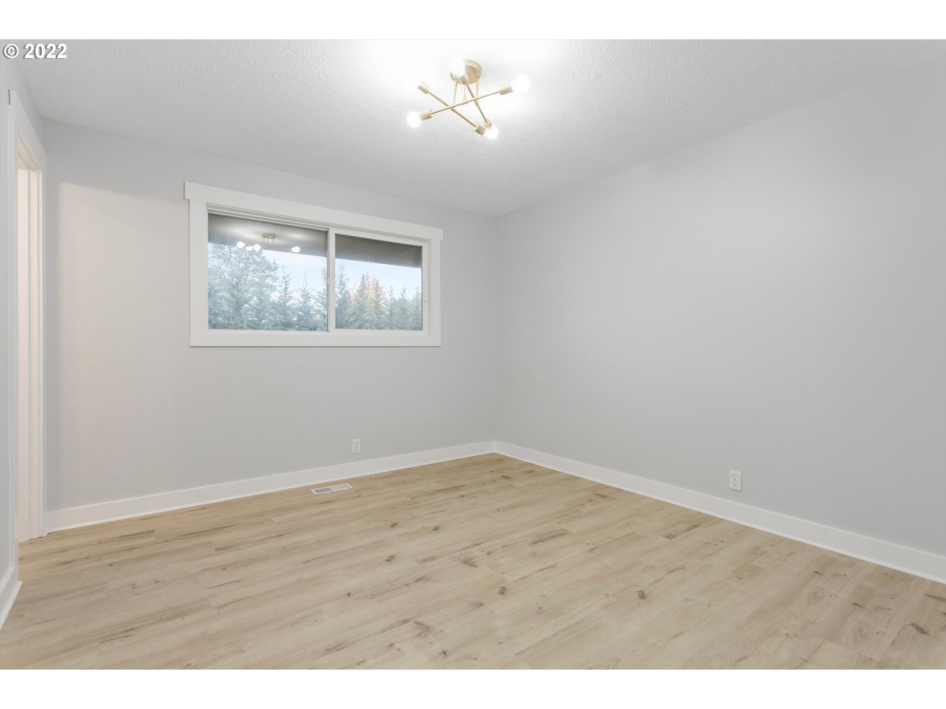 20190 Southwest Kinnaman Road Aloha, OR 97078 - Photo 21 of 32 Gallery Image 21