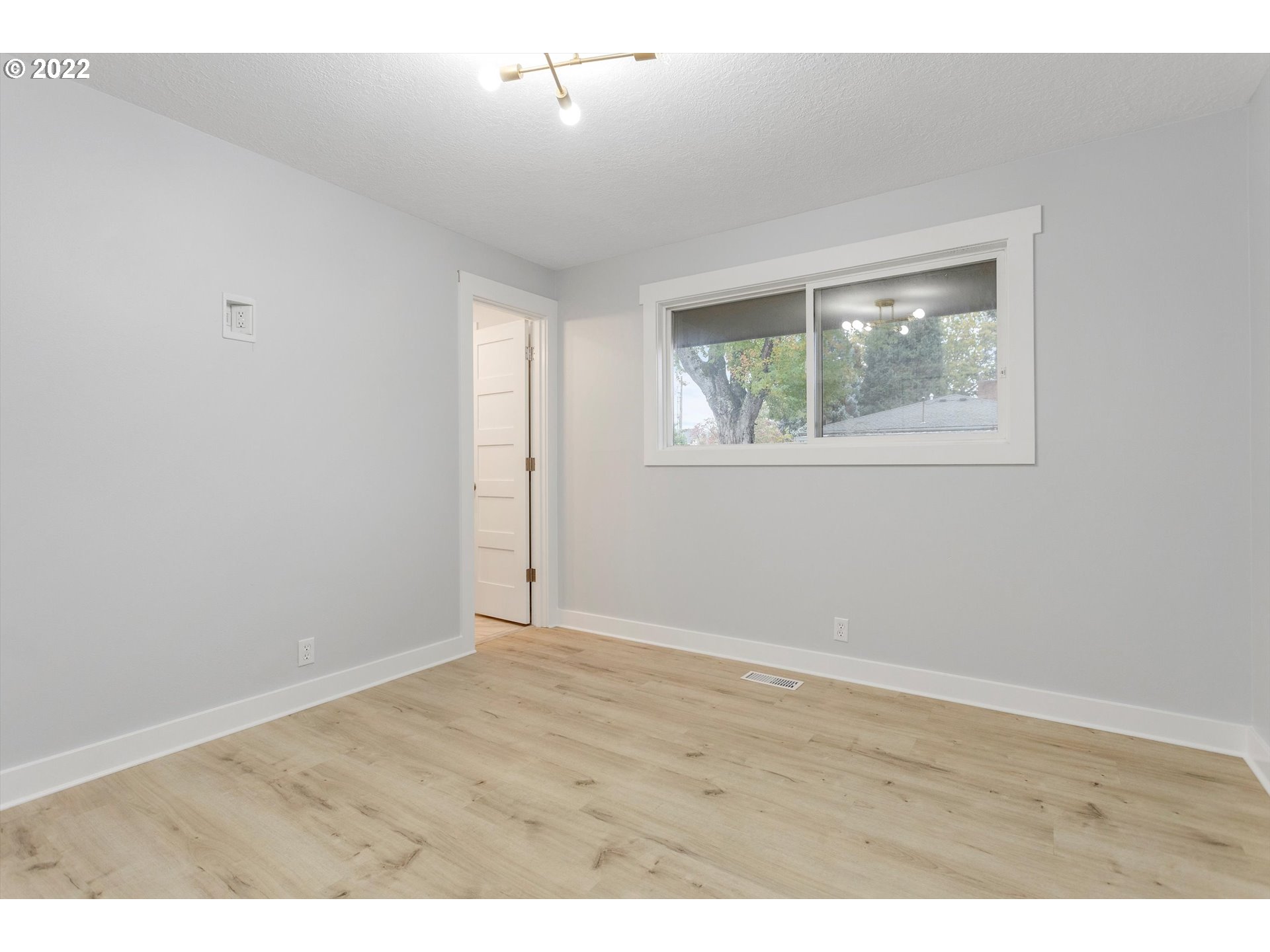 20190 Southwest Kinnaman Road Aloha, OR 97078 - Photo 23 of 32 Gallery Image 23
