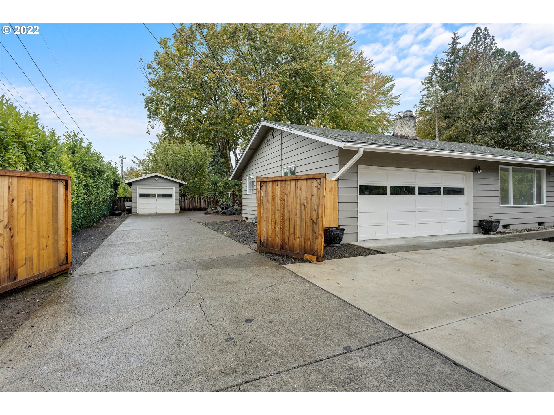 20190 Southwest Kinnaman Road Aloha, OR 97078 - Photo 4 of 32 Gallery Image 4