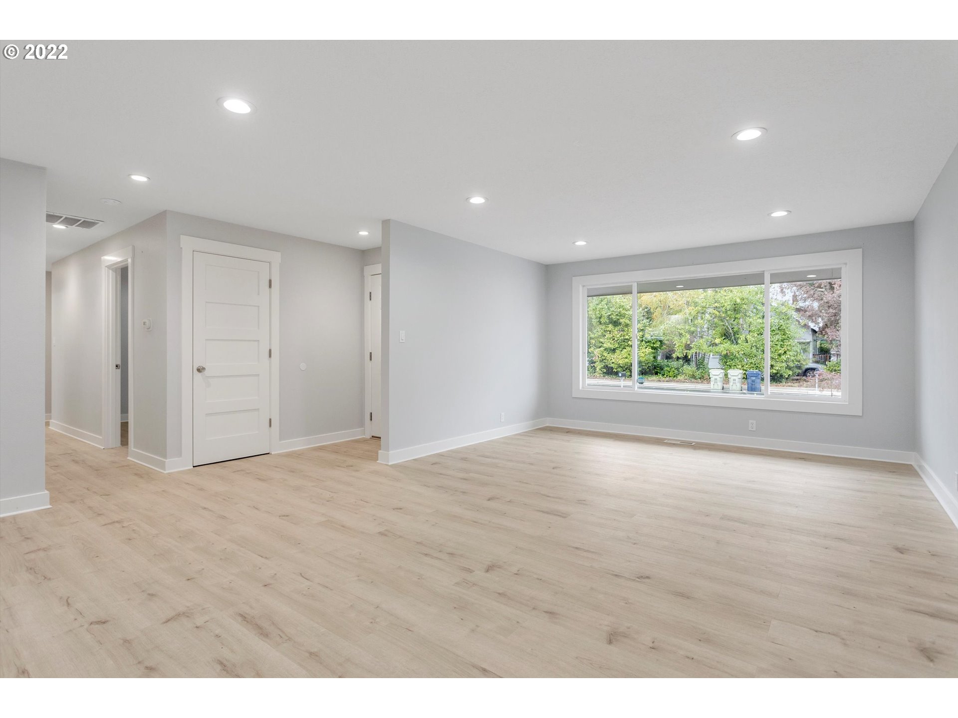 20190 Southwest Kinnaman Road Aloha, OR 97078 - Photo 5 of 32 Gallery Image 5