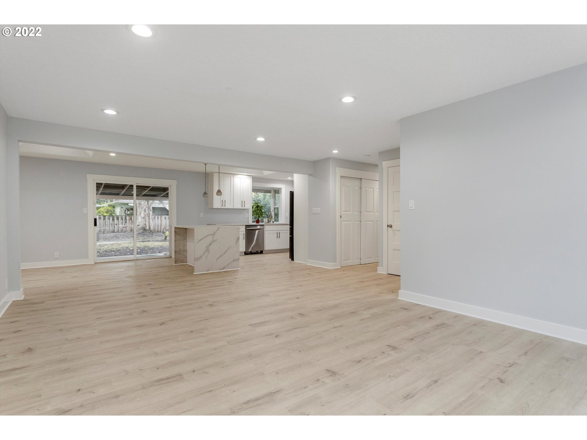 20190 Southwest Kinnaman Road Aloha, OR 97078 - Photo 6 of 32 Gallery Image 6