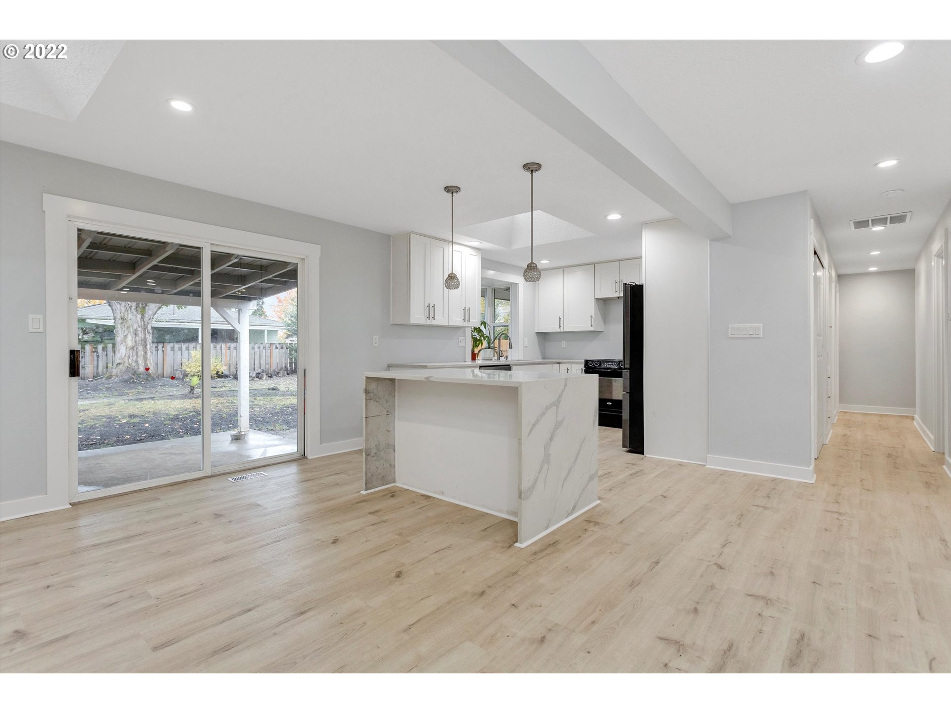 20190 Southwest Kinnaman Road Aloha, OR 97078 - Photo 7 of 32 Gallery Image 7