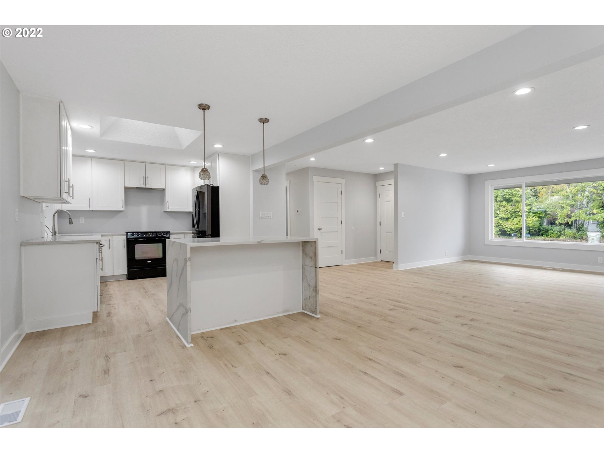 20190 Southwest Kinnaman Road Aloha, OR 97078 - Photo 8 of 32 Gallery Image 8