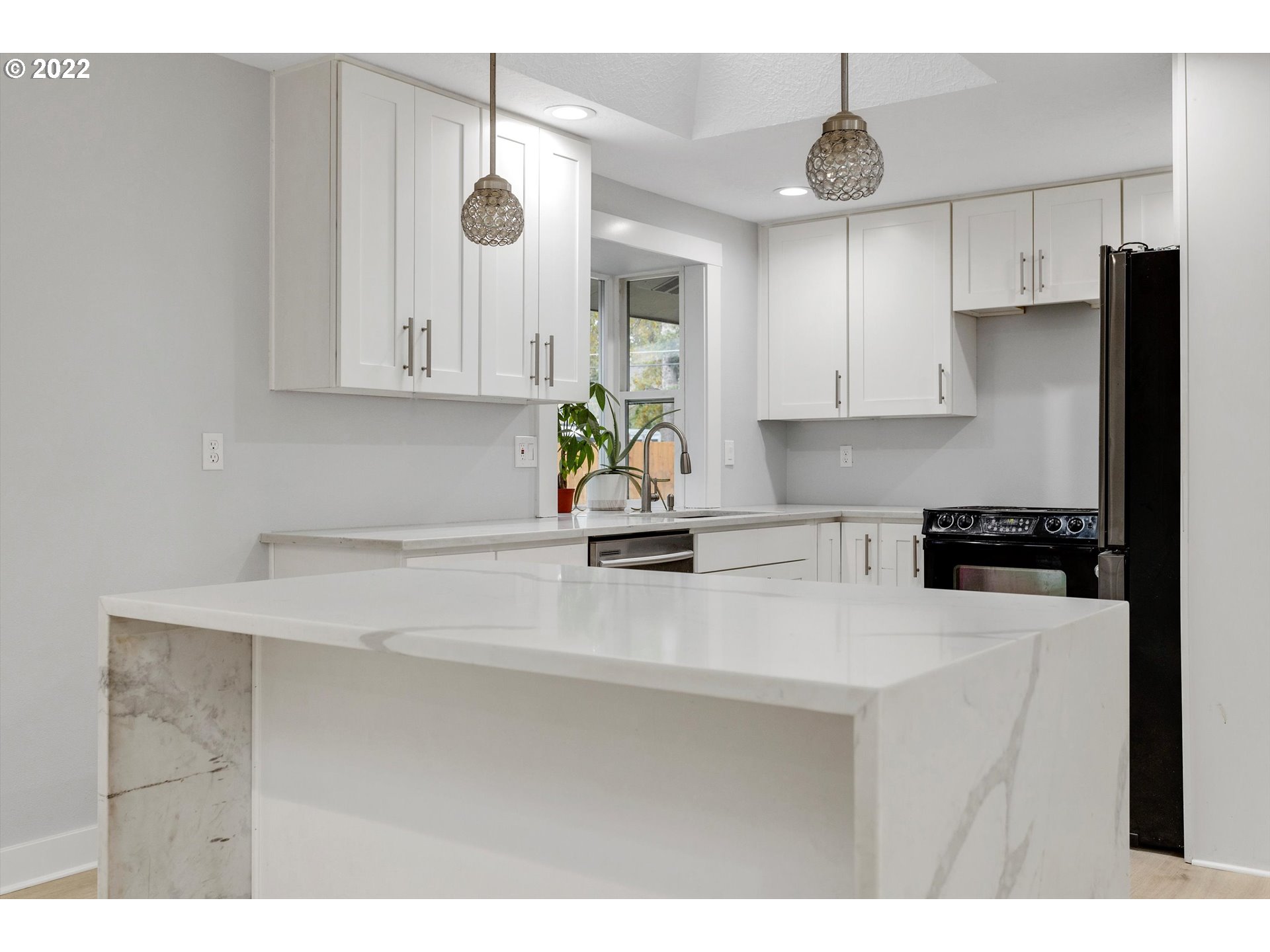 20190 Southwest Kinnaman Road Aloha, OR 97078 - Photo 9 of 32 Gallery Image 9