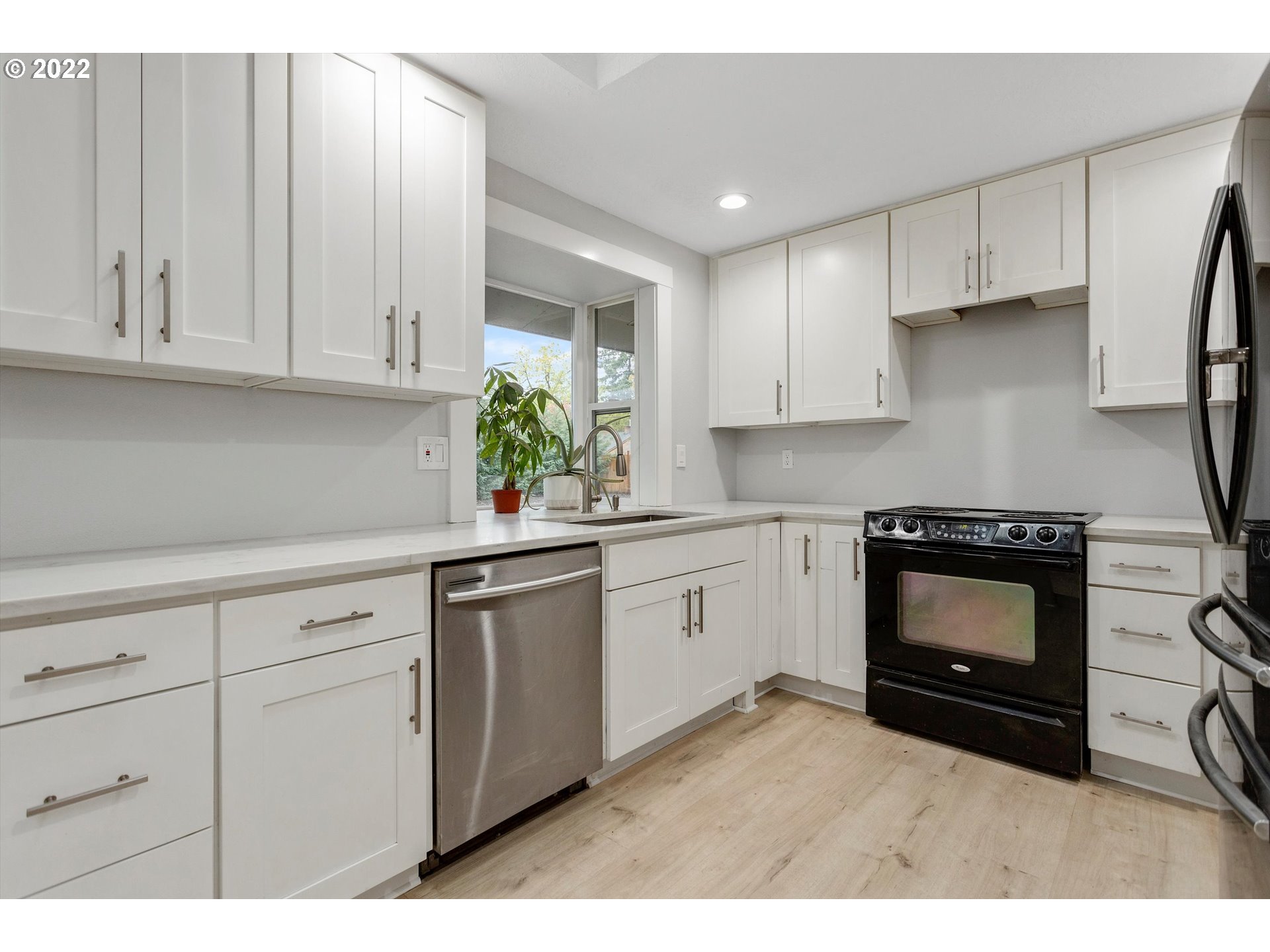 20190 Southwest Kinnaman Road Aloha, OR 97078 - Photo 10 of 32 Gallery Image 10