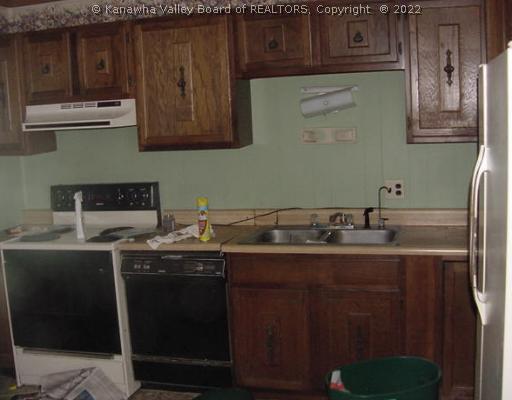 141 Poca Fork Road Elkview, WV 25071 - Photo 4 of 8 Kitchen.