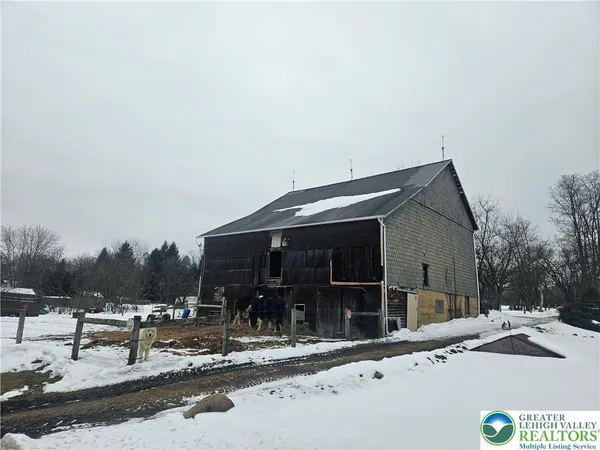 $355,000 | 4586 West Mountain View Drive, Walnutport, PA 18088