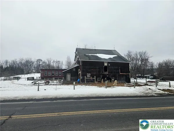 $355,000 | 4586 West Mountain View Drive, Walnutport, PA 18088
