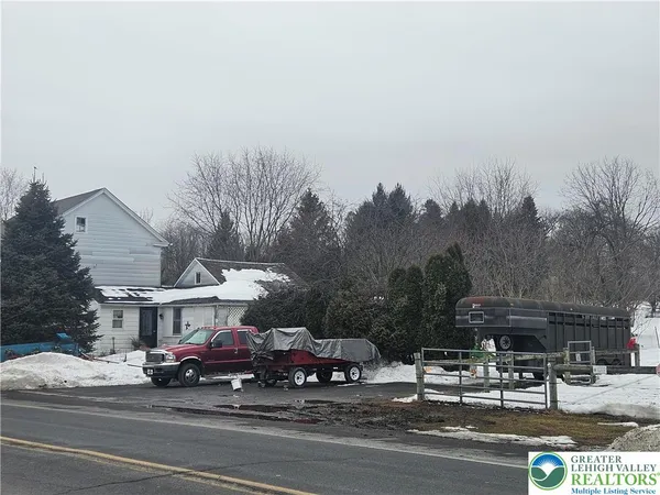 $355,000 | 4586 West Mountain View Drive, Walnutport, PA 18088