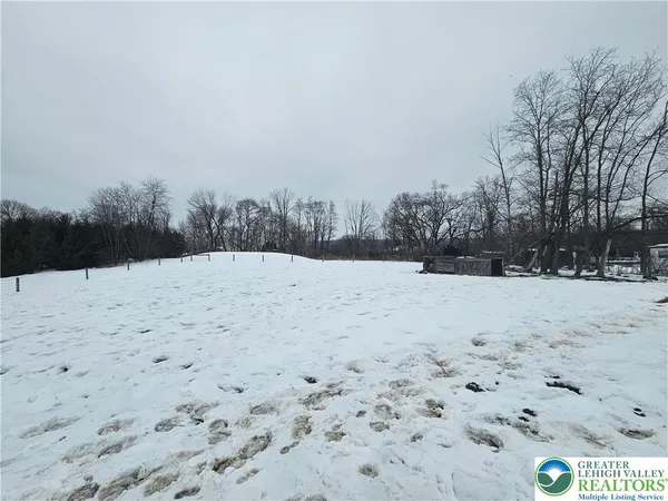 $355,000 | 4586 West Mountain View Drive, Walnutport, PA 18088