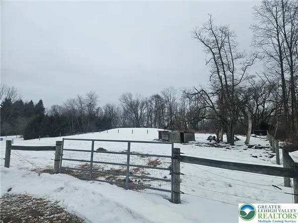 $355,000 | 4586 West Mountain View Drive, Walnutport, PA 18088