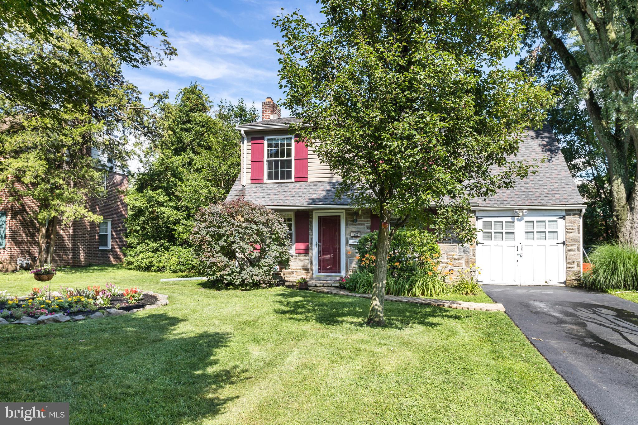22 Medbury Road Wallingford, PA 19086 - Photo 2 of 19