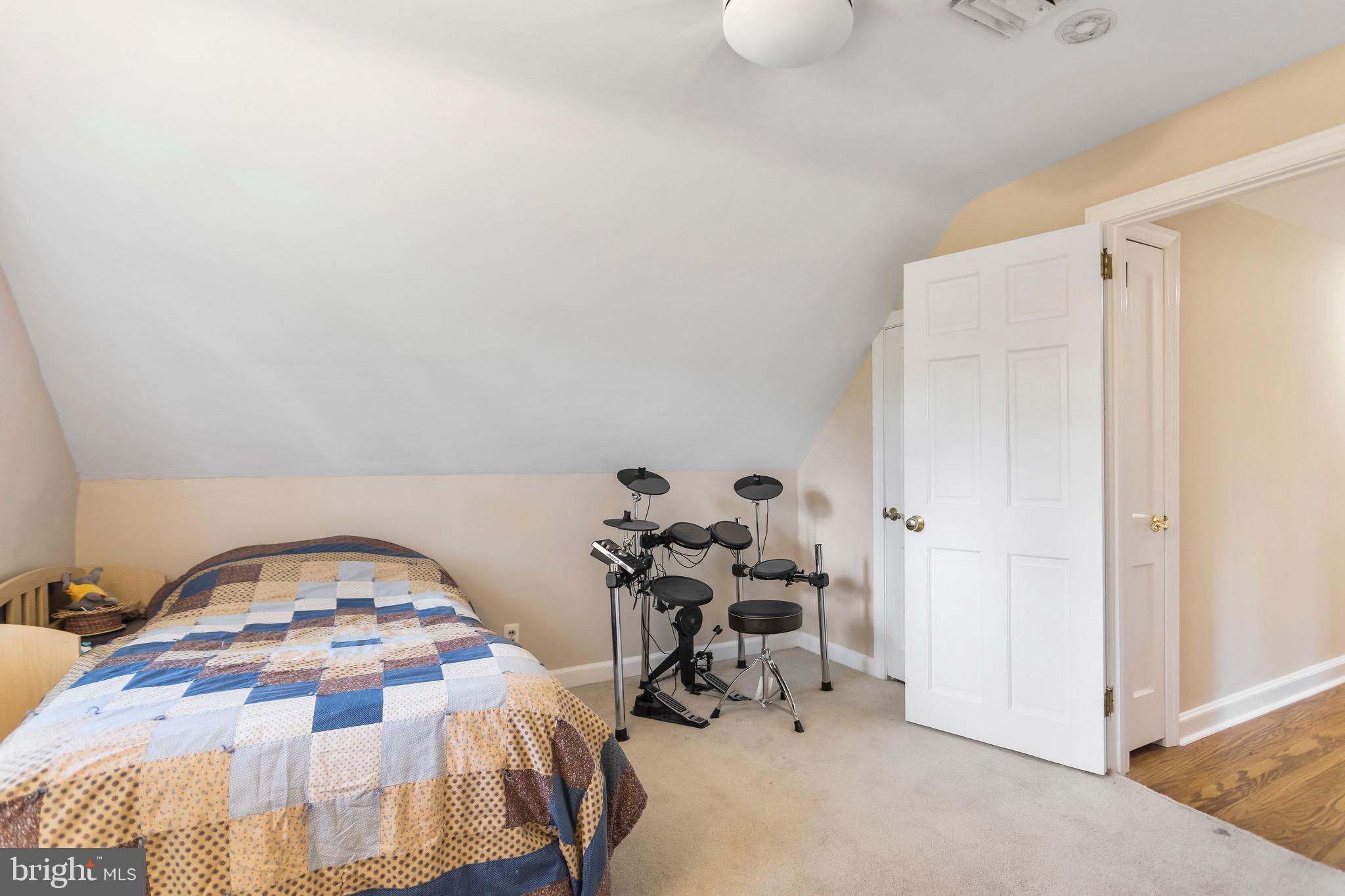 22 Medbury Road Wallingford, PA 19086 - Photo 15 of 19