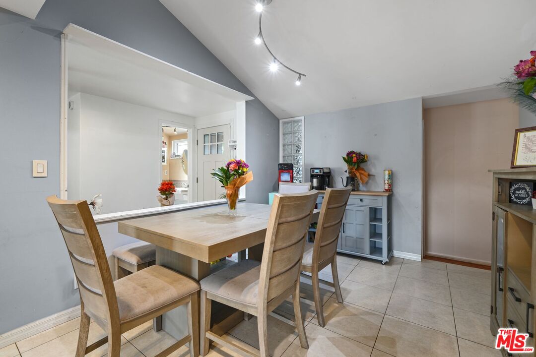 20722 Keswick Street Winnetka, CA 91306 - Photo 12 of 39