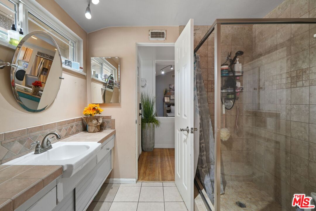 20722 Keswick Street Winnetka, CA 91306 - Photo 8 of 39