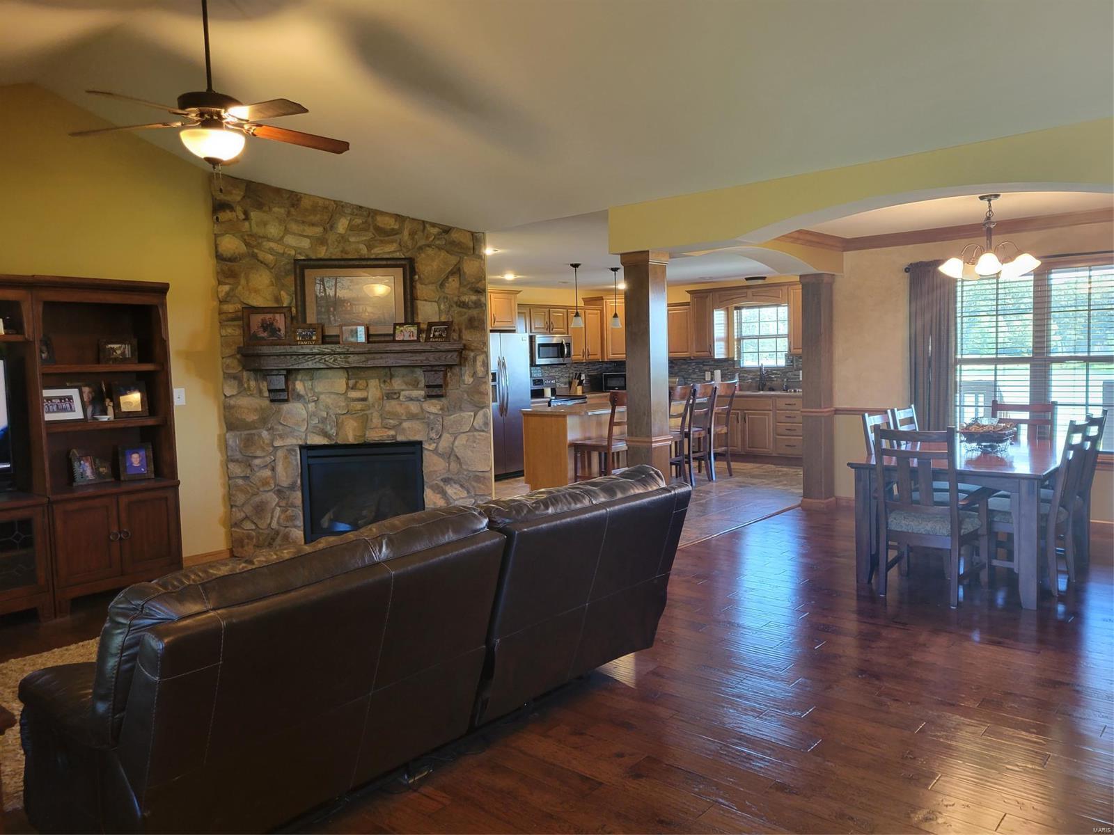 18459 Whitetail Run Road Nashville, IL 62263 - Photo 3 of 37 Gallery Image 3