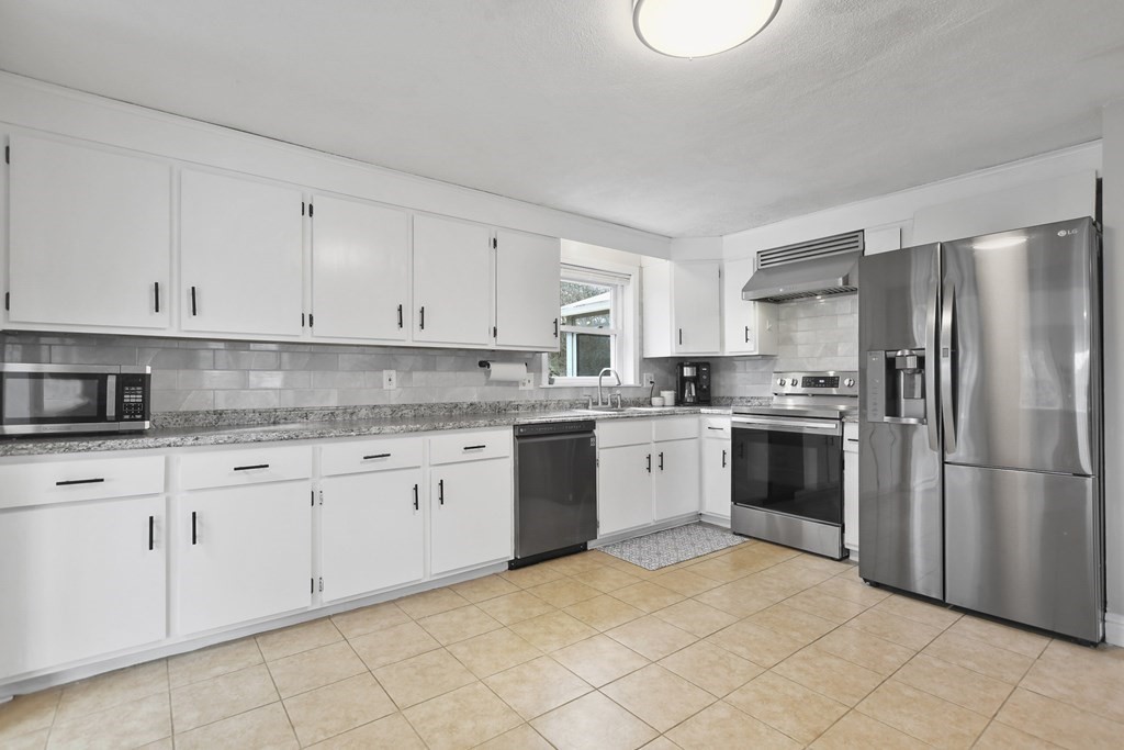 39 Upland Road Burlington, MA 01803 - Photo 11 of 42